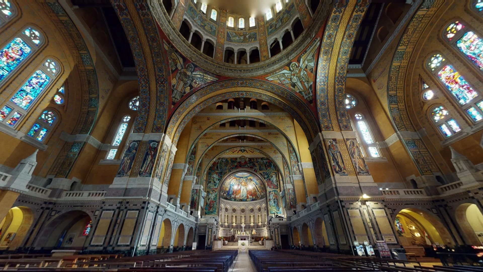 Basilique Sainte-Thérèse de Lisieux